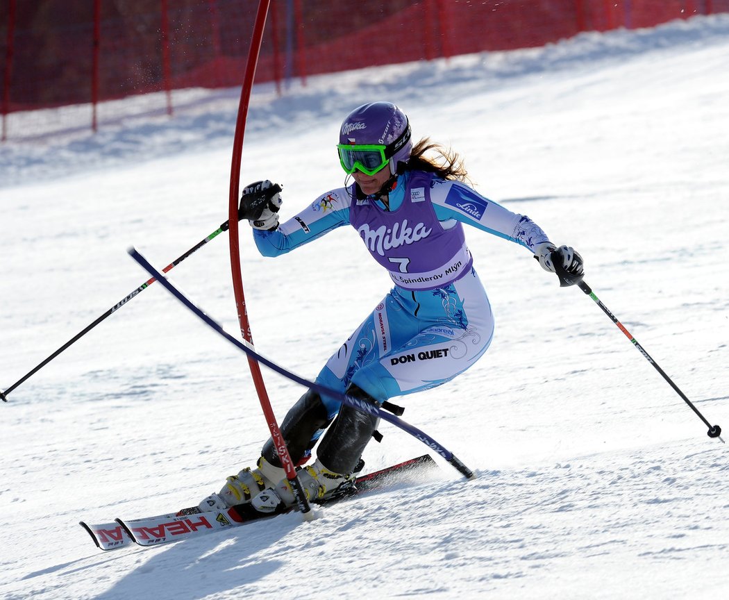 Šárka Záhrobská na trati slalomu ve Špindlerově Mlýně