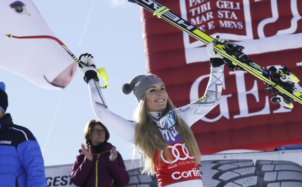 Američanka Lindsey Vonnová řádí ve Světovém poháru. Vyhrála sjezd Světového poháru v Cortině d&#39;Ampezzo a připsala si už 74. prvenství v závodě SP.