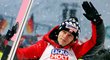 Polský skokan na lyžích Dawid Kubacki se raduje ze zisku zlaté medaile na MS ze závodu na středním můstku