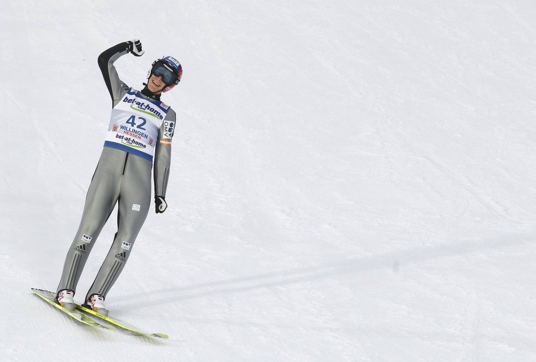 Roman Koudelka se raduje po své druhém skoku, kterým získal celkově druhé místo
