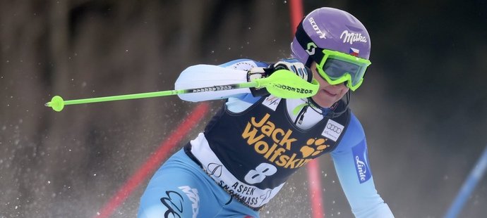 Šárka Strachová na trati slalomu v Aspenu