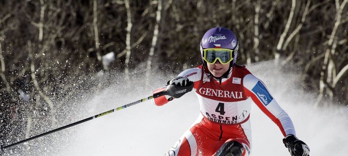 Šárka Záhrobská na trati prvního kola slalomu SP v Aspenu