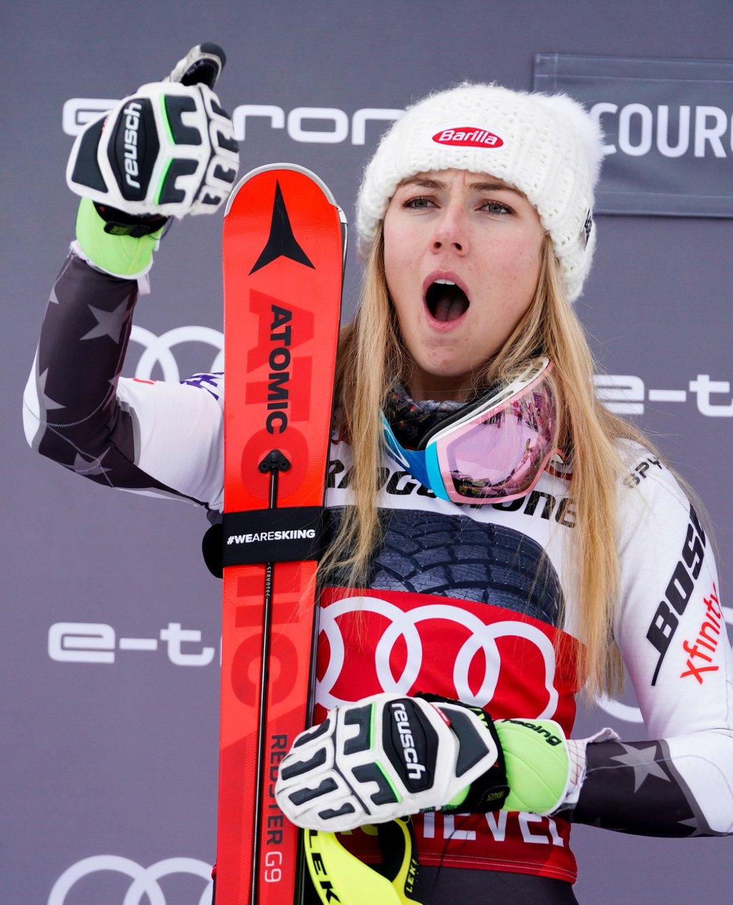 Americká lyžařská hvězda Mikaela Shiffrinová vyhrála v Courchevelu po pátečním obřím slalomu i slalom speciál a ve Světovém poháru oslavila 50. vítězství