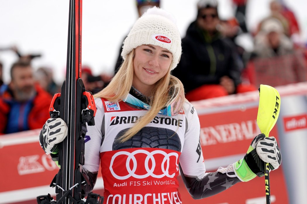 Americká lyžařská hvězda Mikaela Shiffrinová vyhrála v Courchevelu po pátečním obřím slalomu i slalom speciál a ve Světovém poháru oslavila 50. vítězství