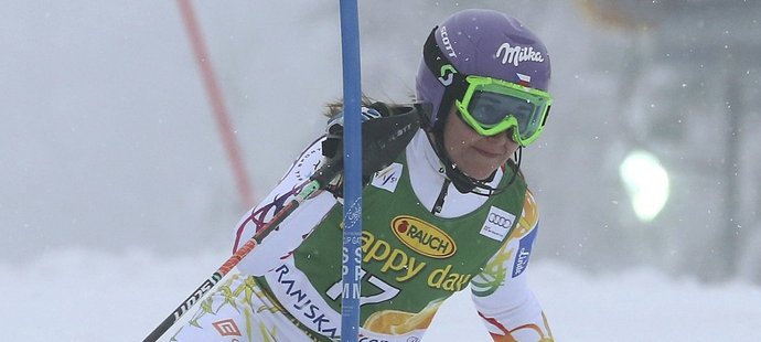 Šárka Strachová na trati slalomu v Kranjské Goře