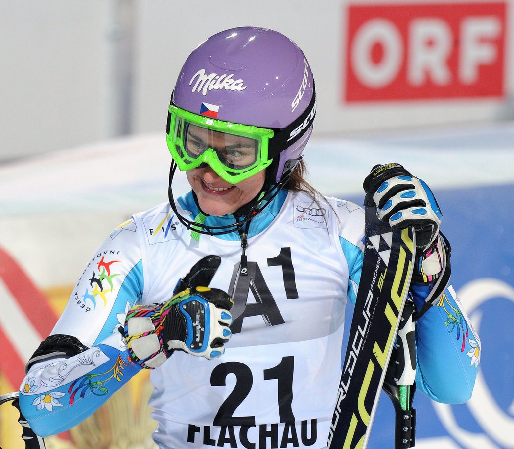 Česká lyžařka Šárka Záhrobská měla důvod k úsměvu. Ve slalomu SP ve Flachau skončila na výborném osmém místě