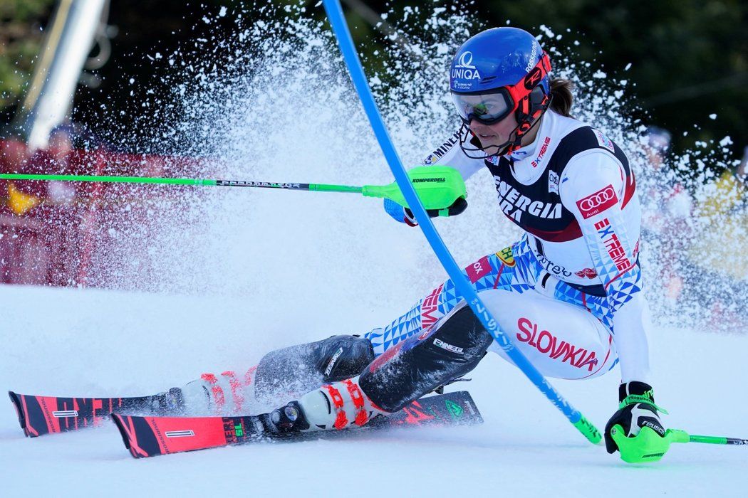 Slovenská lyžařka Petra Vlhová během vítězného slalomu v závodu SP v Záhřebu