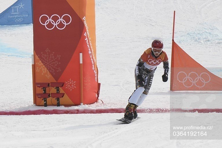 Česká závodníce Ester Ledecká na snowboardu