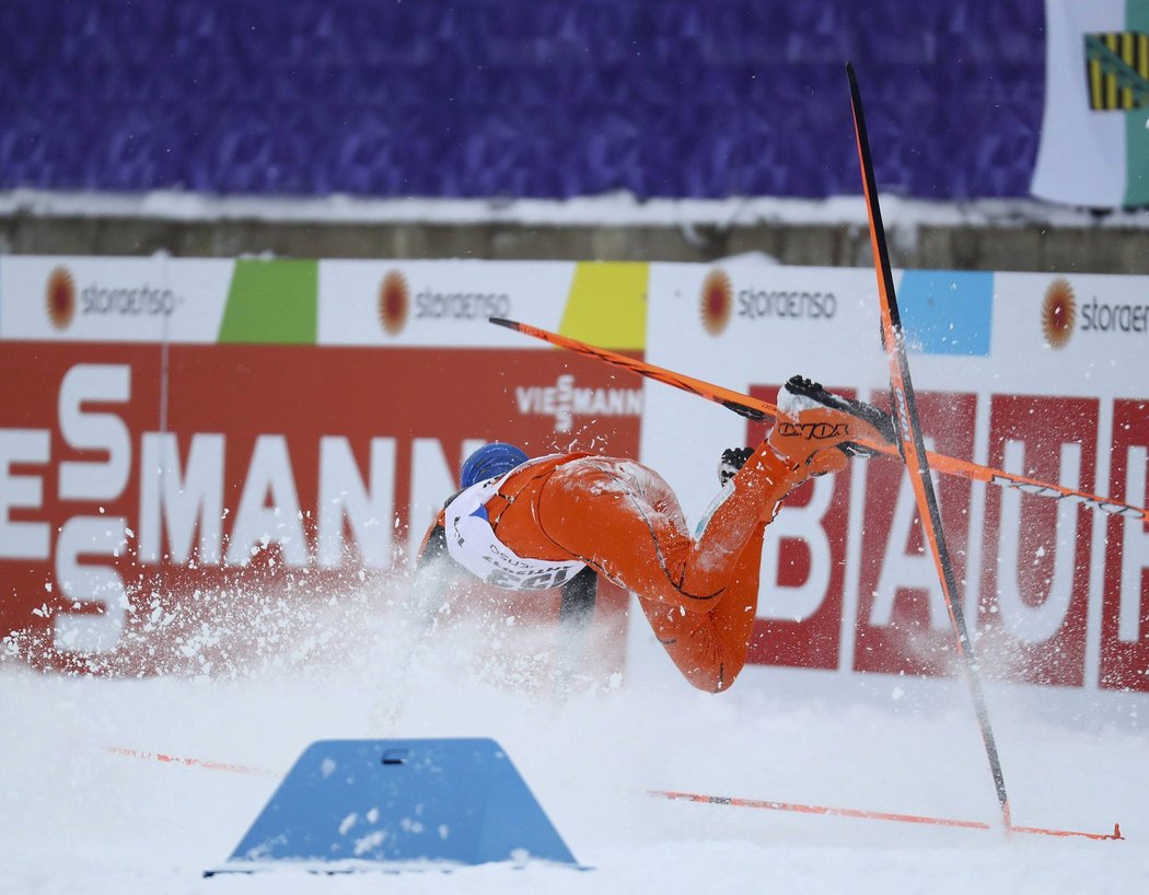 Adrian Solano z Venezuely působil na trati světového šampionátu lyžařů běžců poněkud komicky, získal si ale uznání fanoušků.