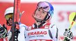 Mikaela Shiffrinová se raduje v cíli druhého kola slalomu ve Špindlerově Mlýně