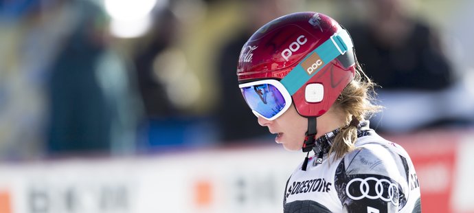 Ester Ledecká v cíli superobřího slalomu SP ve Svatém Mořici