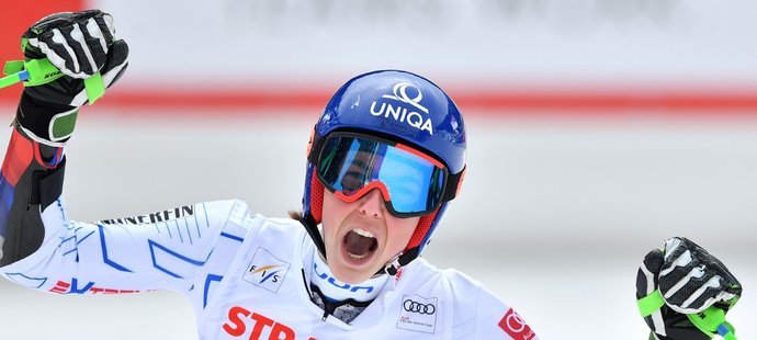 Radost Petry Vlhové v cíli obřího slalomu