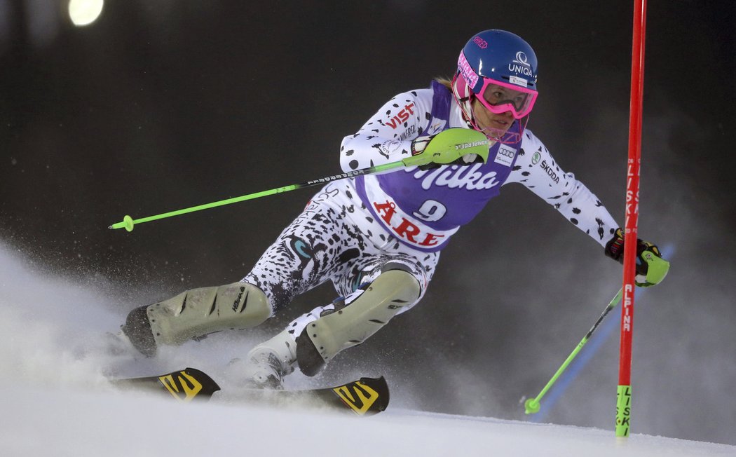 Slovenská lyžařka Veronika Zuzulová při slalomu Světového poháru ve švédském Aare.