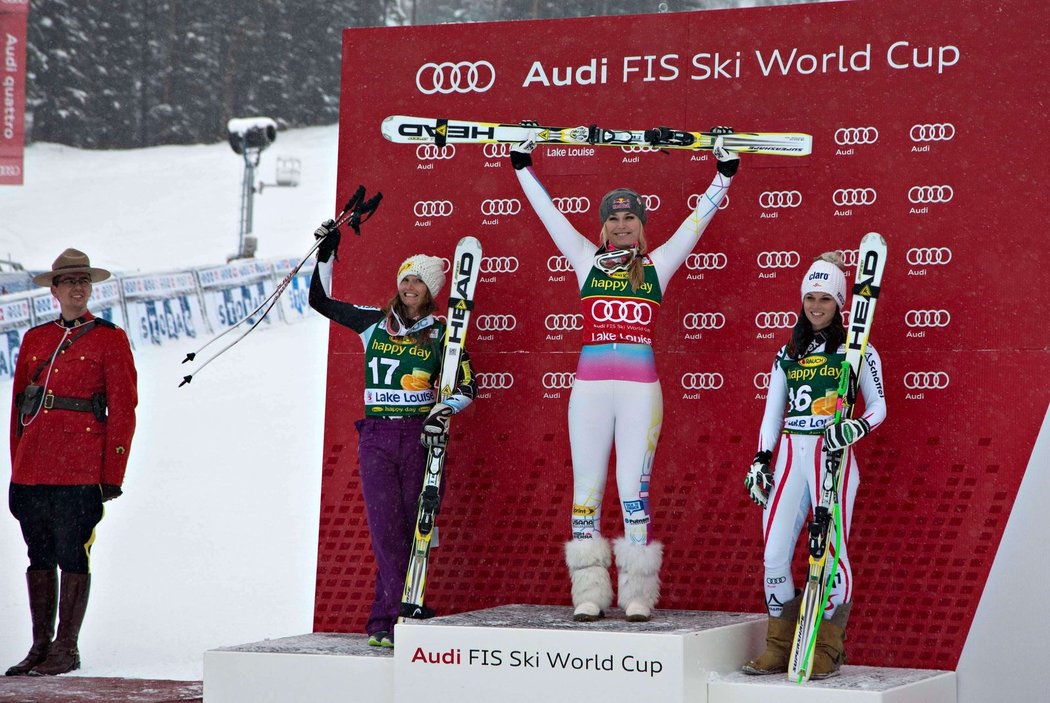 Americká lyžařka Lindsey Vonnová vyhrála stejně jako loni všechny tři závody Světového poháru v Lake Louise. Na stupních vítězů rozdávala úsměvy.