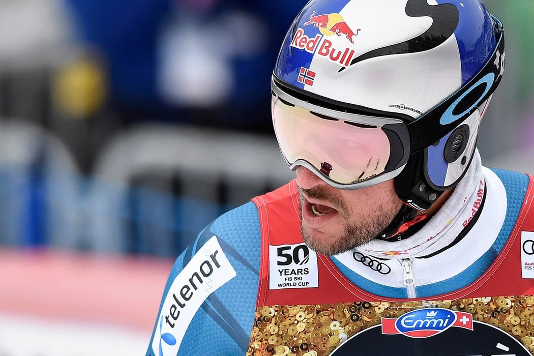 Nor Aksel Lund Svindal stál začátkem poslední sezony třikrát na stupních vítězů, pak ale musel na operaci kolena.