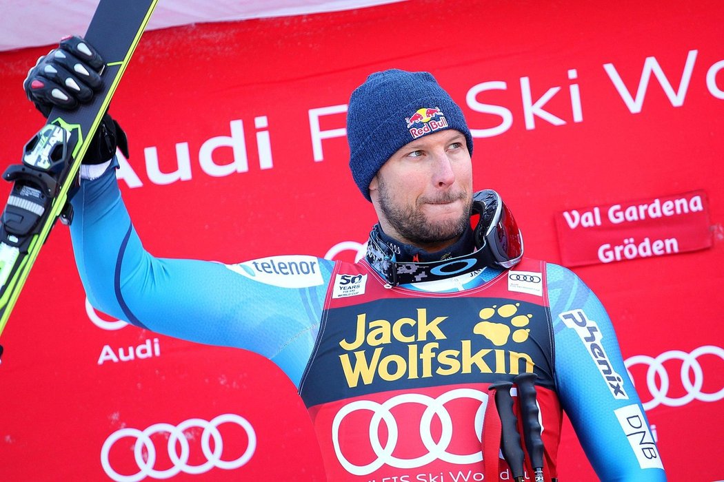 Nor Aksel Lund Svindal stál začátkem poslední sezony třikrát na stupních vítězů, pak ale musel na operaci kolena.