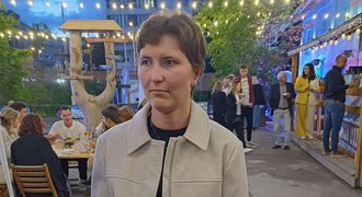 Velká chvilka zraněné Nové: V gala na vyhlášení. Už lyžovala na zahradě! Velká chvilka zraněné Nové: V gala na vyhlášení. Už lyžovala na zahradě!