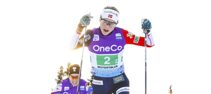 Norka Therese Johaugová v závodě štafet při SP v Beitostölenu