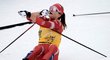 Natalja Něprjajevová v cíli závěrečné etapy Tour de Ski