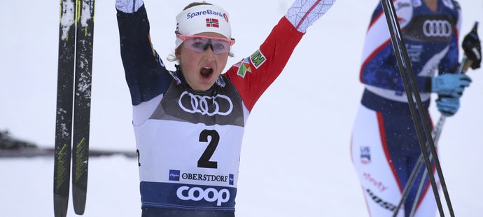 Ingvild Flugstad Östbergová v průběžném pořadí Tour de Ski vede