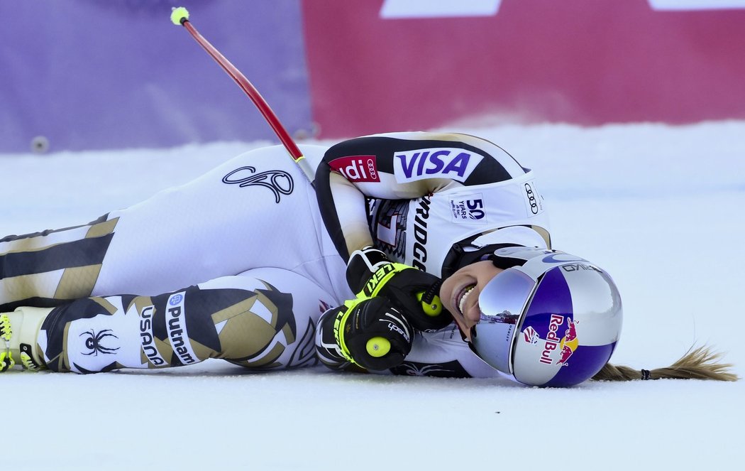 Americká lyžařka Lindsey Vonnová slaví výhru v závodě Světového poháru