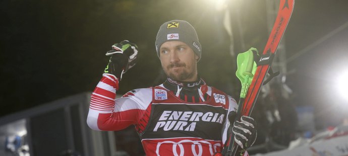 Marcel Hirscher se raduje z triumfu ve slalomu SP v Záhřebu