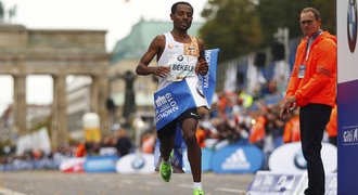Bekele zaostal v Berlíně jen dvě sekundy za maratonským rekordem