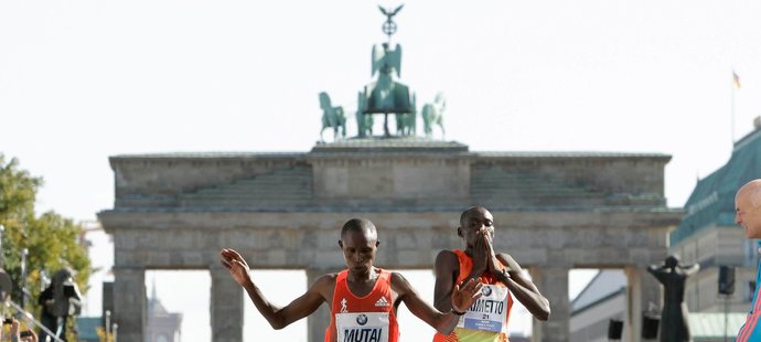 Finiš berlínského maratonu vyvolal mezi odborníky i fanoušky řadu diskusí