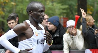 Hranice nemožného padla! Kipchoge zaběhl maraton pod dvě hodiny