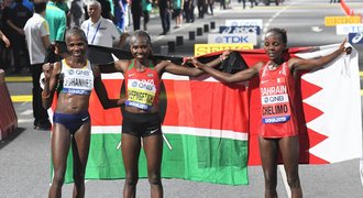 Maraton na MS pro Keňanku, hned 28 závodnic vzdalo! Joglová byla dvacátá