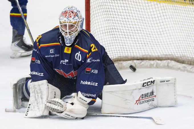 Mařík jako hráč nedával pozor, napadlo ho stát se brankářem. Na MS dvacítek chytal už jeho otec Mařík jako hráč nedával pozor, napadlo ho stát se brankářem. Na MS dvacítek chytal už jeho otec