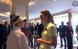 Čerstvá vítězka Wimbledonu Markéta Vondroušová prohodila pár slov s princeznou Kate Čerstvá vítězka Wimbledonu Markéta Vondroušová prohodila pár slov s princeznou Kate