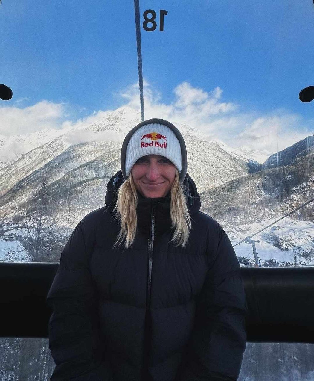 Wimbledonská šampionka Markéta Vondroušová vyrazila na snowboard do rakouského Söldenu