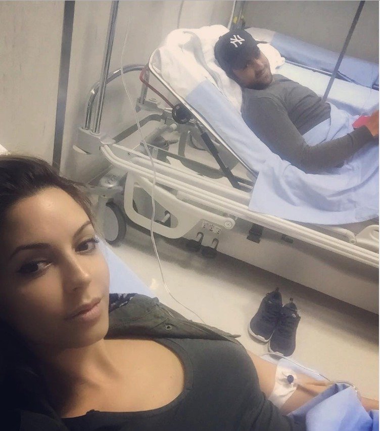 Srbský tenista Janko Tipsarevič s manželkiou si na MDŽ vyrazili do nemocnice.