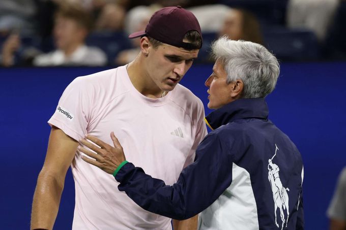 US Open: Menšík po obratu vypadl v pátém setu. Na turnaji končí i Bartůňková s Bouzkovou US Open: Menšík po obratu vypadl v pátém setu. Na turnaji končí i Bartůňková s Bouzkovou