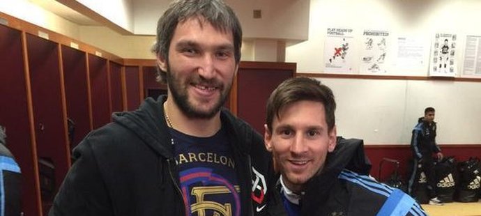 Útočník Washingtonu Alexandr Ovečkin a hvězda Barcelony Lionel Messi si dali společné dostaveníčko