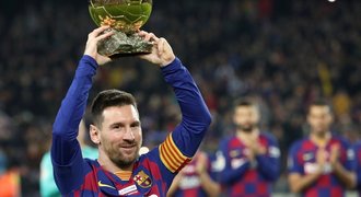 Messi, nebo Ronaldo? Ani jeden! Prestižní Zlatý míč letos nebude udělen