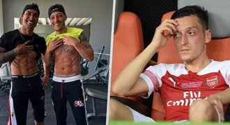 Özil čelí kritice: Hvězdný exfotbalista má na těle kontroverzní tetování!