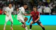 Denis Višinský v utkání proti Mexiku Denis Višinský v utkání proti Mexiku