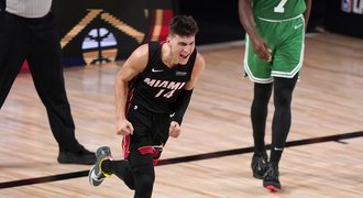 Miami je výhru od finále NBA, nováček útočil na rekord Magica Johnsona