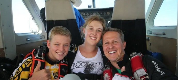 Gina Schumacherová, dcera legendárního závodníka Michaela, popřála svému tátovi k narozeninám