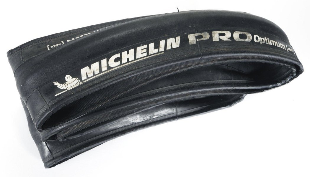 Bratři Michelinové zkrátili dobu opravy defektu pneumatiky z patnácti hodin na patnáct minut.