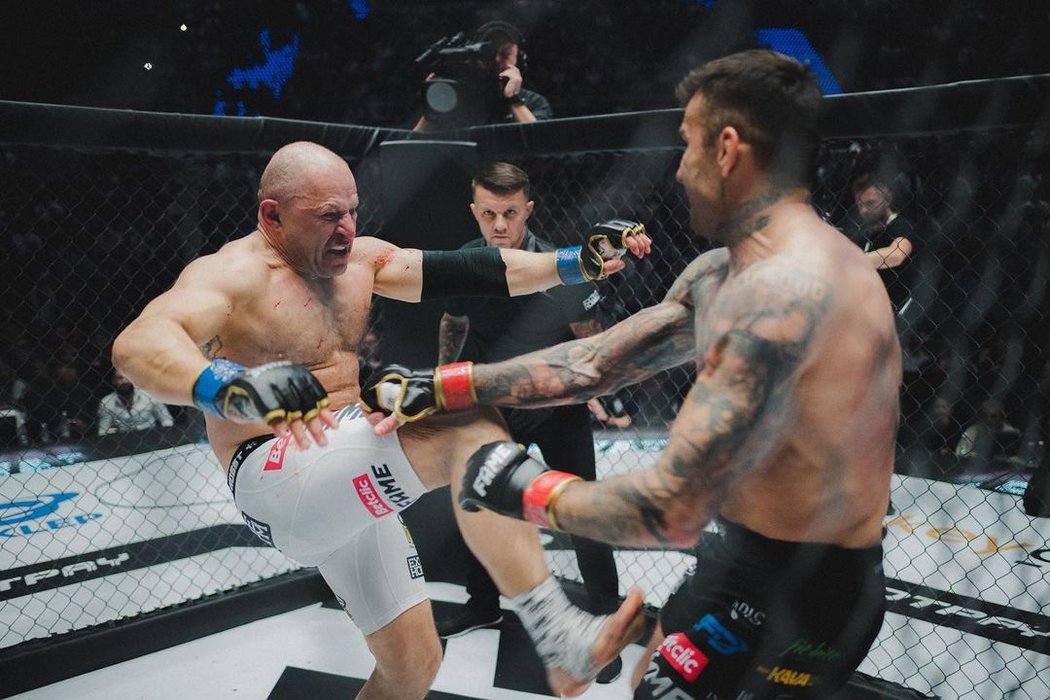 Polští organizátoři MMA bitev celebrit přišli s další novinkou, nad kterou profesionální bojovníci kroutí hlavou. Bitka v kleci o velikosti tři krát tři metry!