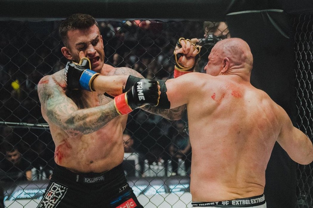 Polští organizátoři MMA bitev celebrit přišli s další novinkou, nad kterou profesionální bojovníci kroutí hlavou. Bitka v kleci o velikosti tři krát tři metry!