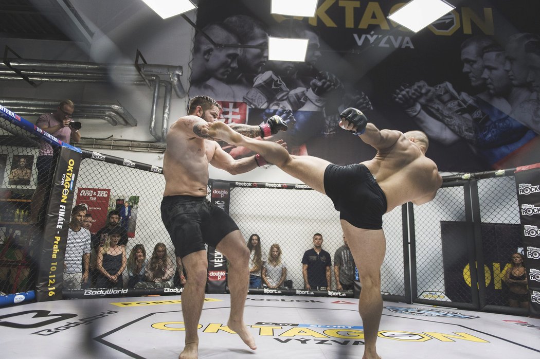 V reality show OKTAGON se utkají čeští a slovenští MMA bojovníci