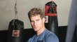 Třiadvacetiletý Američan Sage Northcutt po knokautu musel podstoupit devítihodinovou operaci