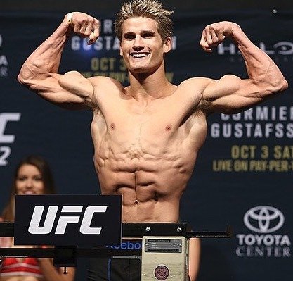 Třiadvacetiletý MMA bojovník Sage Northcutt má zkušenosti i z UFC.