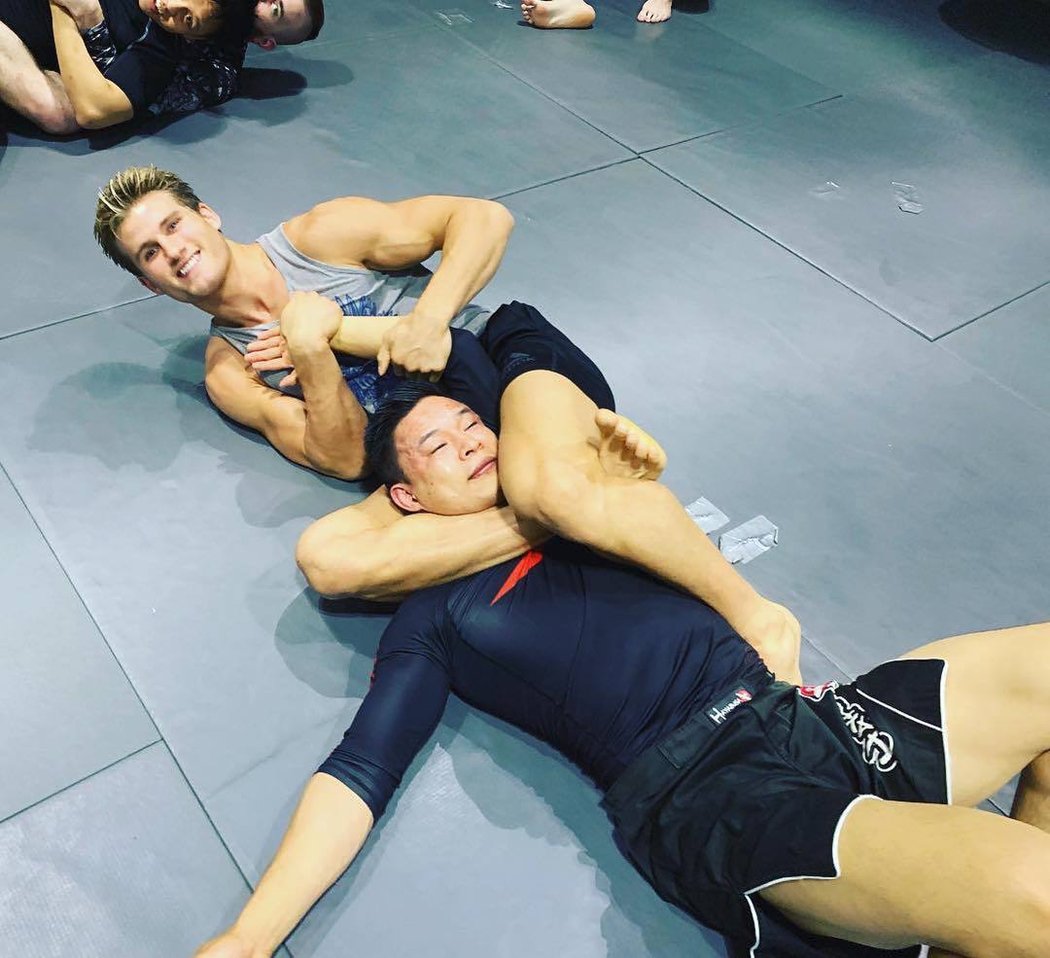 Třiadvacetiletý Američan Sage Northcutt po knokautu musel podstoupit devítihodinovou operaci