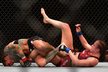 Vyrovnaný a dramatický souboj Lucie Pudilové a Liz Carmoucheové na galavečeru UFC v Praze