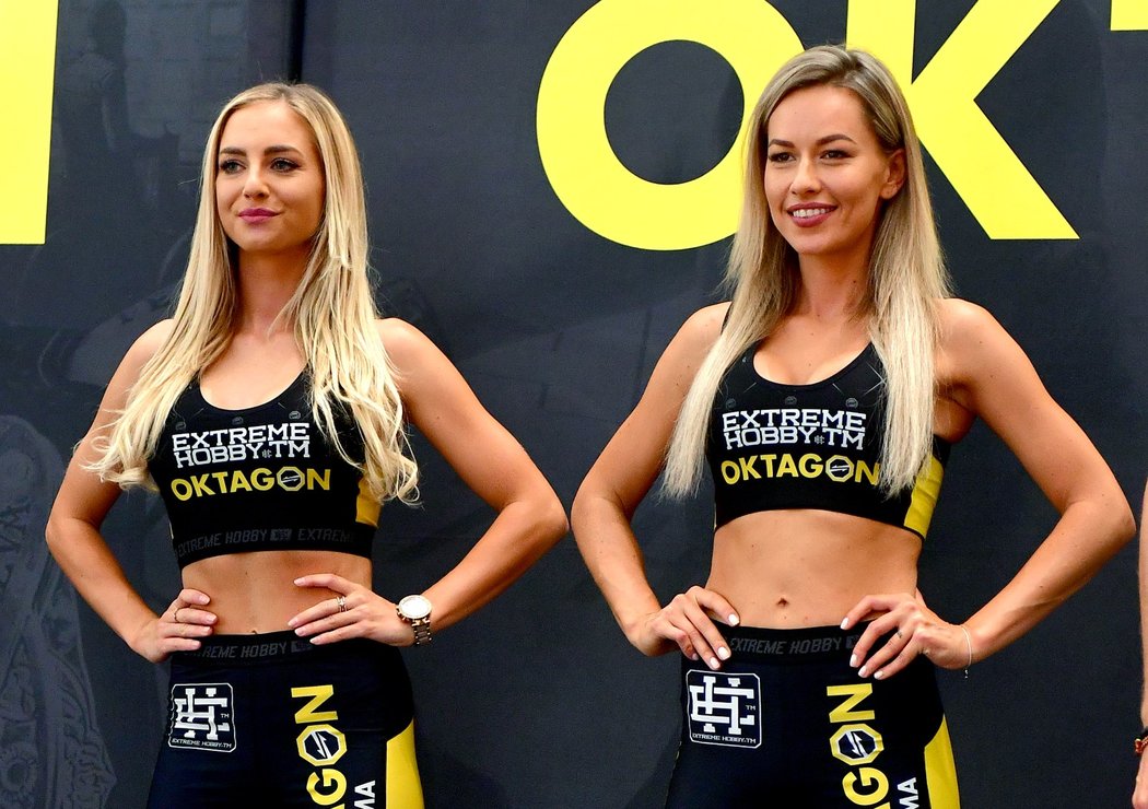 Oktagon girl nesmí při zápasech MMA chybět